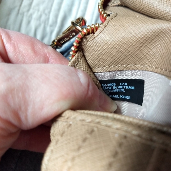 Michael Kors Large Jet Set Pumpkin Burnt Orange Leather Zip Around Wristlet - Picture 12 of 12